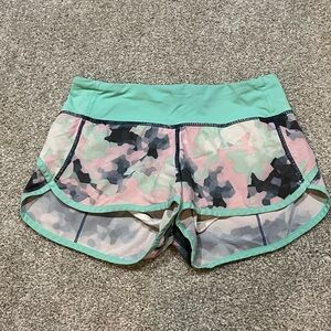 LuluLemon shorts mint green/geometric size 2